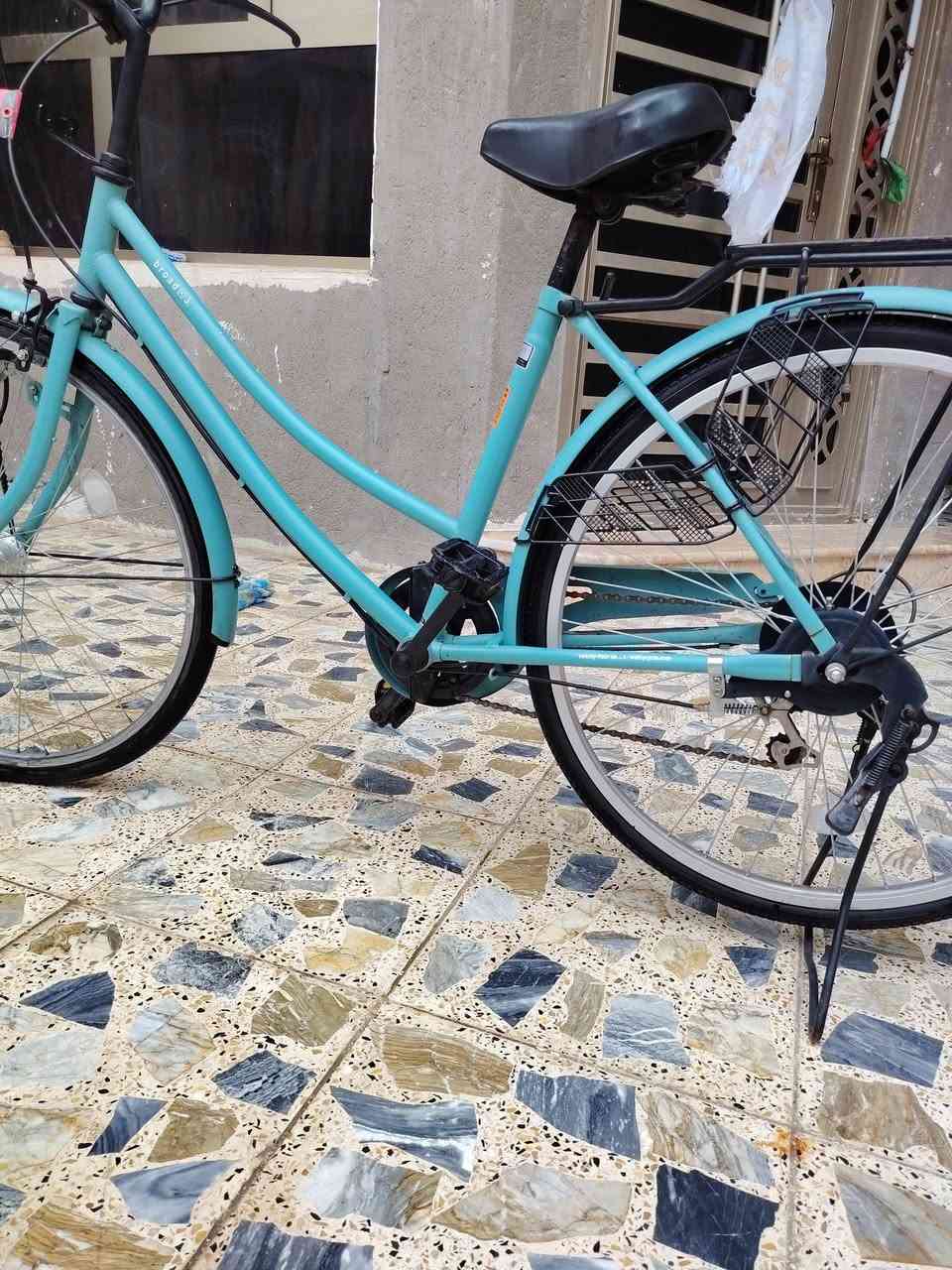 سلام عليكم عندي باسكل بناتي حجم ٢٦ گير وحساس حاويه باله موديل ٢٢ للبيع نضافه 100 /100 الشرايه يتصل عله رقم ***********
