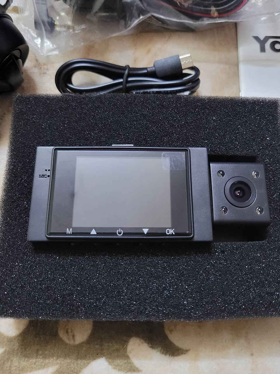 🔥📸 داش كام Yansoo HD – 3 Channel للبيع 📸🔥
تدور على أمان وحماية لسيارتك؟ هاي الداش كام توفرلك تسجيل كامل وواضح بكل وقت 👌
✨ المواصفات:
• 🎥 تصوير عالي الدقة HD
• 📷 نظام 3 كاميرات (أمامية + داخلية + خلفية)
• 🌙 تصوير ليلي واضح
• 🔁 تسجيل حلقي (Loop Recording) حتى ما تمتلئ الذاكرة
• 🚨 حساس حركة وصدمة (يحفظ المقطع وقت الحادث)
• 💾 تدعم كارت ميموري
• 🔌 تشغيل مباشر مع السيارة
💎 الامتيازات:
✔️ توثيق كامل لأي حادث أو مشكلة
✔️ مناسبة للسيارات الخاصة والتكسي
✔️ أمان أكثر إلك ولعائلتك
✔️ حجم صغير وتصميم أنيق ما ياخذ مكان
📦 متوفرة بسعر مناسب
📩 للحجز والاستفسار راسلنا عالخاص


**إذا كنت صاحب هذا الإعلان وتريد حذفه لأي سبب، رجاءا أرسل رسالة إلى الدعم الفني**