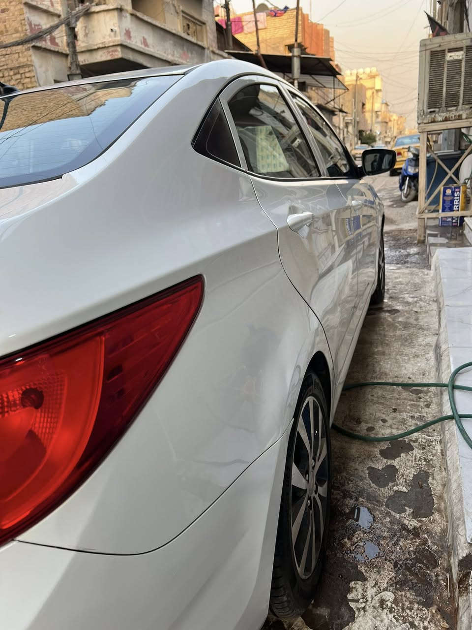 السلام عليكم اكسنت موديل 2016 ابيض مشروع وطني رقم إنكليزي وهزه كامله بسمي بغداد تبريد ثلج تدفئه شغاله  1600 دوش قطرتين سياره لا ضربه ولا صبغ ولا تبديل بلاديه واستخدام شخصي  مواصفاته فتحه سقف اشاير مري 4 دسك ويل كب بك لايت لد نضام ايكو تقليل وقود شاشه وكامره وتحكم جهتين  منضومه زنون عالي ناصي وكشافات سياره جاهزه من كلشي تخم تاير كهربائيات سعره 113 مكانه صوب الكرخ ***********
