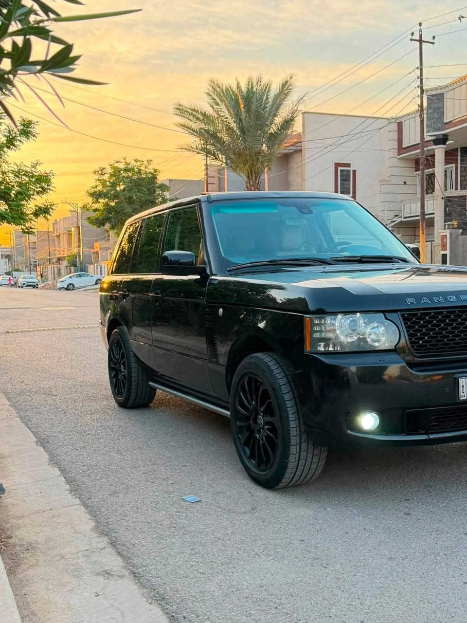 السلام عليكم رانج روفر فوك موديل ٢٠١١ وكاله سردار كفاله عامه لاضربه ولا صبغ فول مواصفات واحد على واحد جكات تصعد وتنزل بصمه بوب وتشغيل كشنات جلد + كهرباء صندوك كهرباء شاشه + كامره + حساسات اماميه وخلفينه ثلاجه مكينه عاديه المرغوبه بدون سوبر دوسات كهرباء السياره كلش كلش نضيفه جاهزه من كلشي السعر ١٥٥ ورقه وترهم مراوس للاتصال *********** مكاني الدوره حي الصحه
