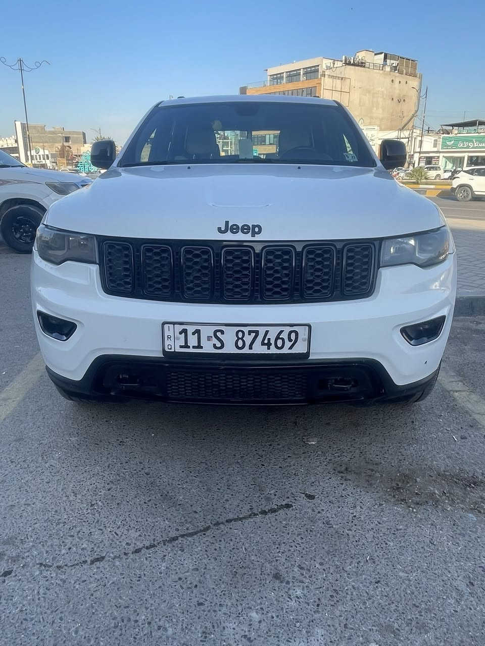 السلام عليكم ورحمة الله وبركاته 

🚙 Jeep Grand Cherokee 2018 للبيع
السياره كلين بدون حادث حادثها مال امريكاء بس داعميه ومخلي صورتها 

📌 رقم الشاصي: 1C4RJFAG3JC504464
📌 وارد أمريكي
📌 محرك 6 سلندر 3.6L قوي واقتصادي
📌 كير أوتوماتيك 8 سرعات
📌 دفع خلفي
 📌 حجم عائلي + شنطة واسعة
📌 تانكي الوقود 93 لتر
📌بصمه
📌فتحه
📌كشن كهرباء
📌تدفاء ب الكشن و الستيرن 
📌رادار خلفي 
📌حساس خلفي
وبعد بيها مواصفات 
السيارة نظيفة وجاهزه تخم تاير متصرف عليها اي شى 
مكانها كربلاء 
رقم الهاتف   ***********
