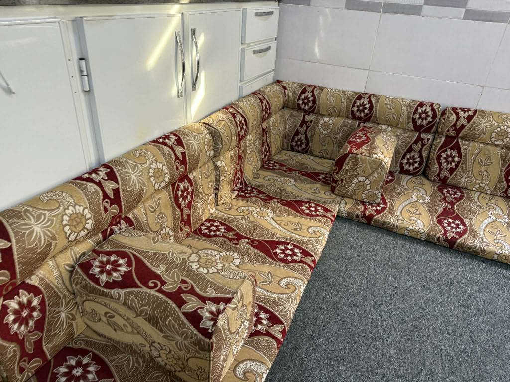 جلسه سعوديه الاصليه حبيبات مضغوطه  وجهين مو وجه واحد 12متر اخت الجديده سعره 195 المكان مجمع الاميرات لاتصال *********** النجف, العراق
