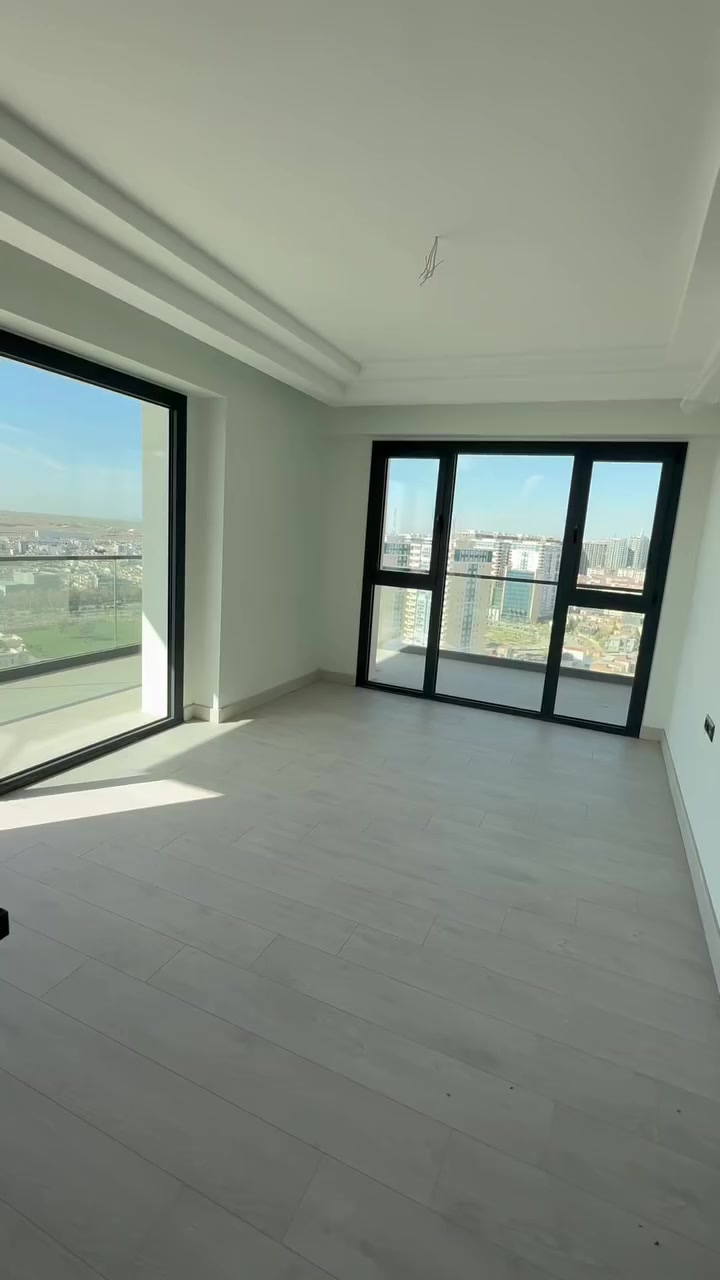 للبيع او للايجار 

-شقة   

‏_فارغه

في أربيل
مجمع رامي تاورز 

يتكون من
- غرف نوم 
-صالة 
- صحيات 
- مطبخ
- طابق  ؟
- واجهة خارجي مطلة على 
امباير والمطار وبارك سامي عبد الرحمان 
- 
- ⁠للأستفسار أكثر يمكنكم التواصل معنا عبر الواتس آب 
- ***********
- ⁠***********
