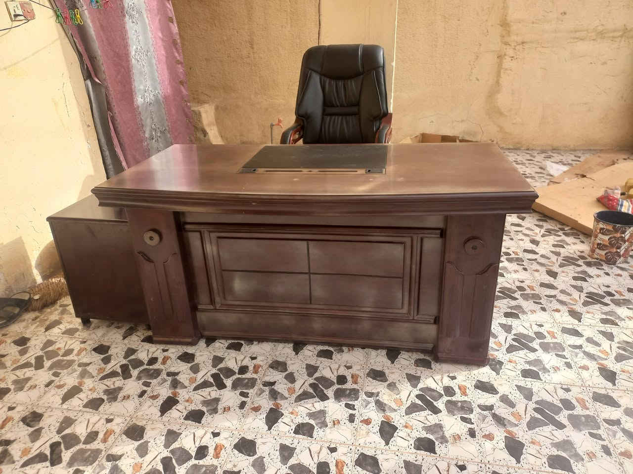 بيع ميز مكتب مع كرسي جديد سعر 250 رقم ***********

