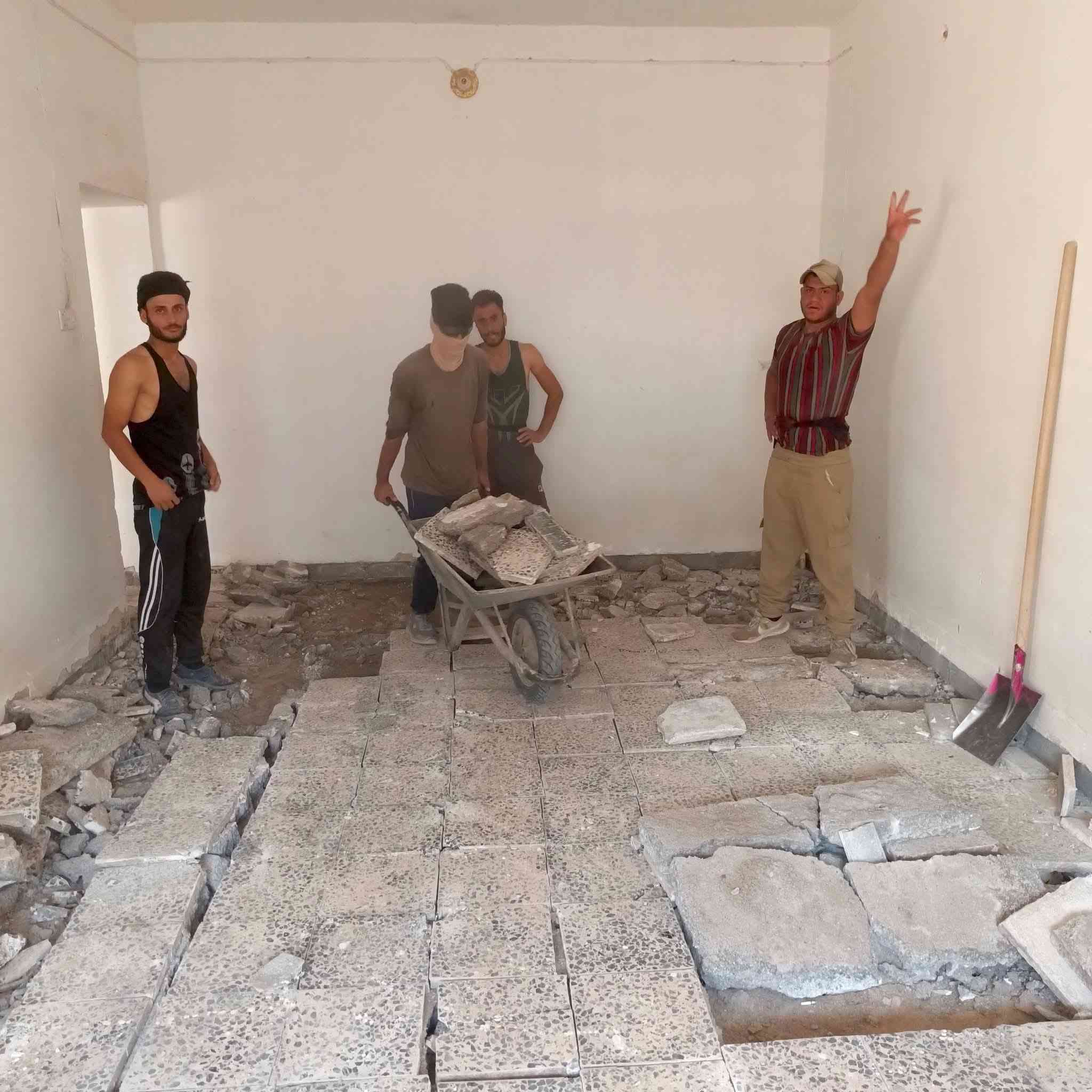 سلام عليكم  / يوجد كادر عمل جاهز  تصعيد مواد  / تنضيف بيوت  / تفليش  / تكشيط  / دفن ن
***********
