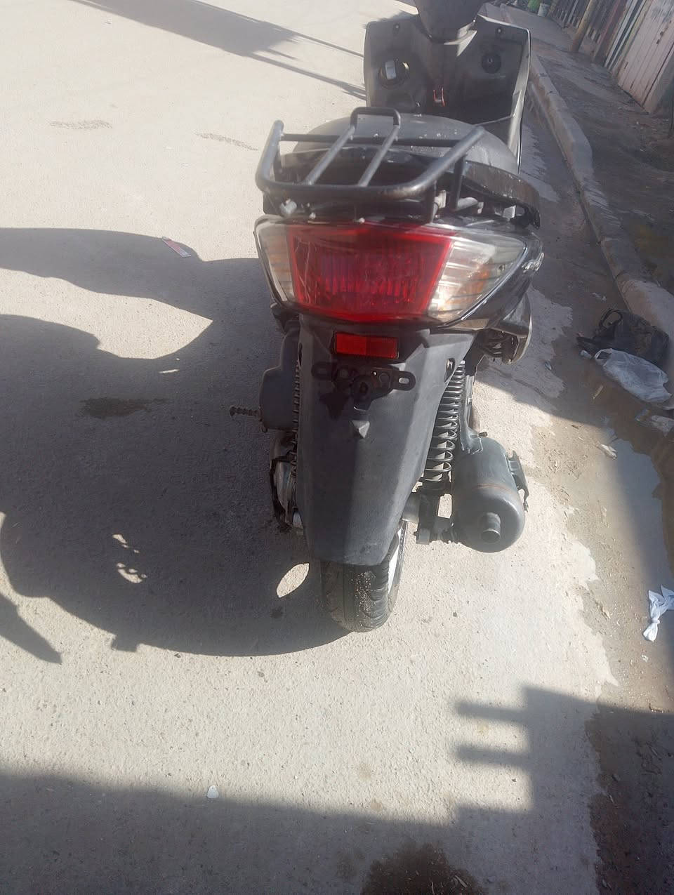 السلام عليكم شباب دراجه سكنس فحل نوزل خطين مكينه خرسه ممفتوحه نكره بكل وكت نواقصهه كلوبات اشاير و الكفرات تعبانات شوي مكاني بغداد البياع سعر 450 الف رقمي للتواصل *********** متواجد بكل وكت
