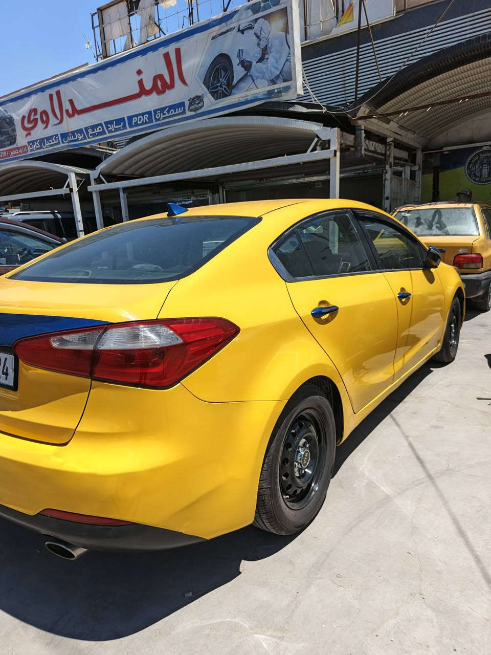 سلام عليكم فورتي مديل 14 GTI ماشيه 250ميل 
السعر 95 وبيهه مجال متواجد بل سيديه 
الرقم *********** ...
