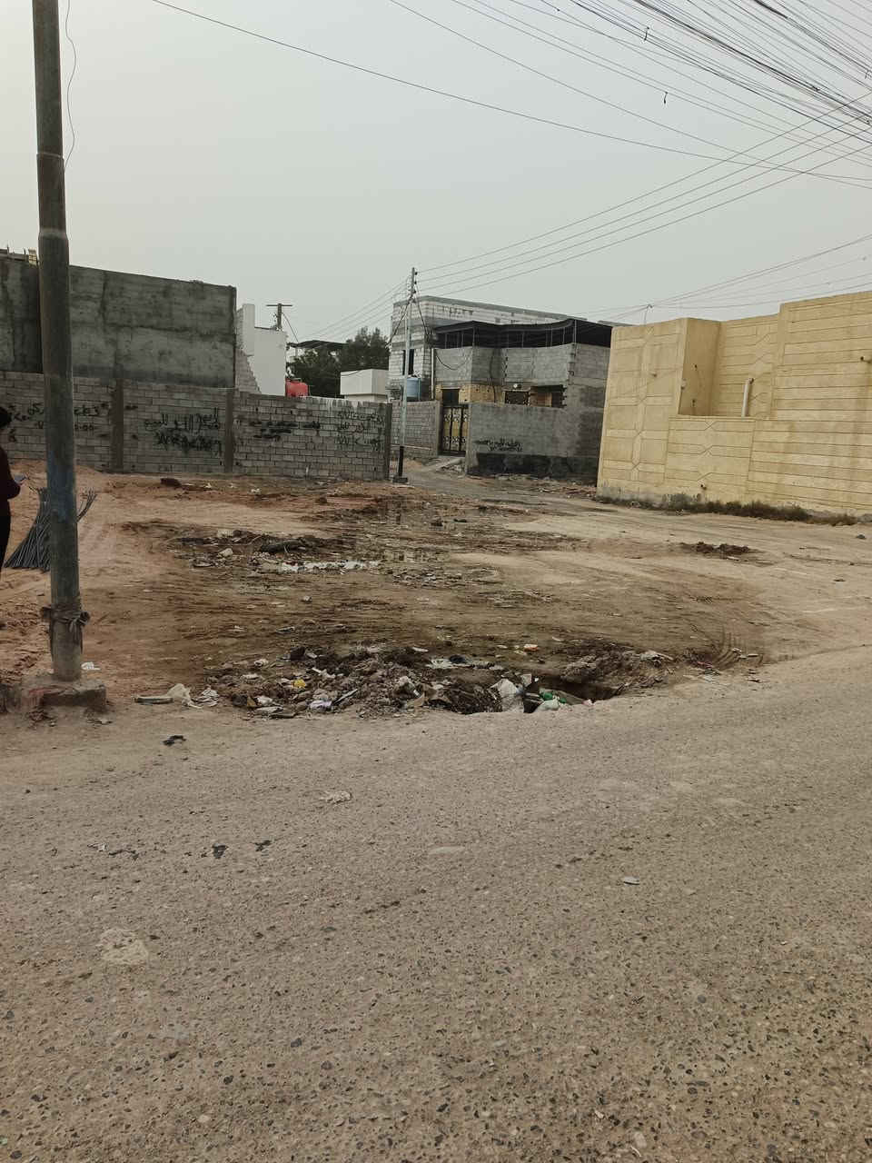 ألسلام عليكم ورحمة ألله وبركاته 👋
اللاستفسار : ***********

أتوفرت قطعه أرض للبيع
ماشاألله قطعه كلش مرتبه
محدوله وجاهزه للبناء 
ألمساحه 250م
واجه 12 × 20 ونص نزال
قطعه ركن على شارعين تبليط

نوع العقار : طابو ملك صرف زراعي سند 25 بأسم عراقي

جميع الخدمات متوفره 
مدارس حكوميه أهليه 
العنوان : البصره أبي لخصيب
كوت سرحان خلف مدرسة رفح قرب سايدين سياحي
خلف جامع شهيد طه

السعر 58 مليون وبيه مجال
اللاستفسار : ***********
