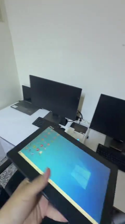 عرض خاص لمدة يومين  ايباد وندوز لمس   ٥٩ ألف مع توصيل والضمان  ذاكره ٦٤/٤ تزيد عادي ***********
