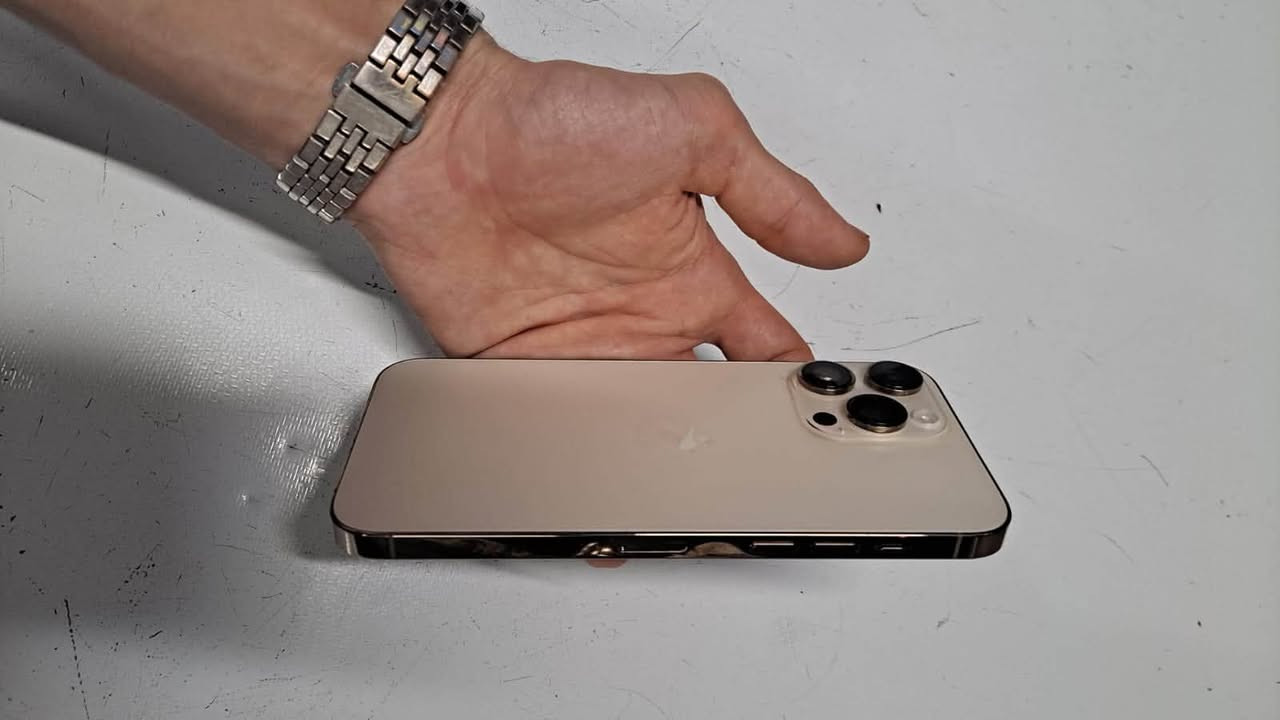 iPhone 14 Pro Max – Gold
📦 المواصفات:

* سعة 256GB
* 🔋 البطارية 96%
* ✅ الموبايل نظيف جدًا
* ✅ ما مبدل أي قطعة، كله أصلي
* ✅ Face ID والكاميرات والشاشة كلها شغالة 100%
* ✅ جاهز للفحص بأي محل

💰 السعر: 650 دولار

📍 الموقع: أربيل


**إذا كنت صاحب هذا الإعلان وتريد حذفه لأي سبب، رجاءا أرسل رسالة إلى الدعم الفني**