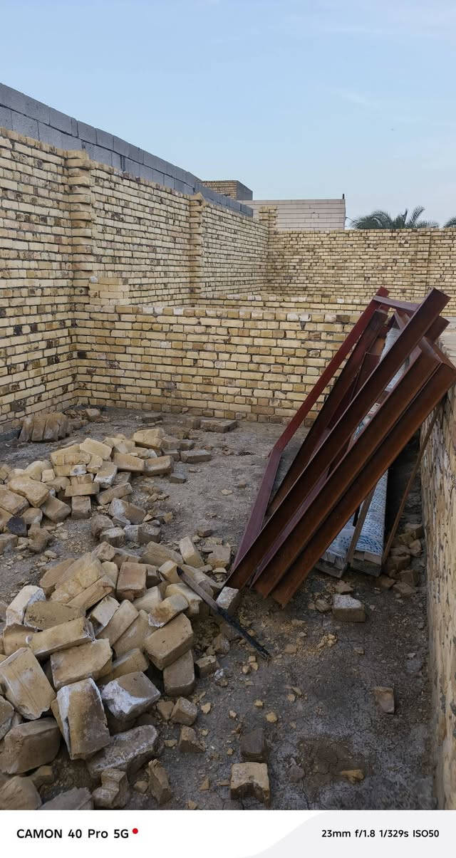 هيكل زراعي للبيع في(( العكيكه ))الفرع خلف دائره الكهرباء (حي مجبل)
مساحه ١٧٠ متر 
غرفه +صحيات داخليه وخارجية+ ديوانيه+مطبخ
الخدمات ماء+كهرباء +مجاري
بناء درجه أولى رباط أرضي البناء كما موضح بلصور 
السعر ٢٨ 
للاستفسار ***********
