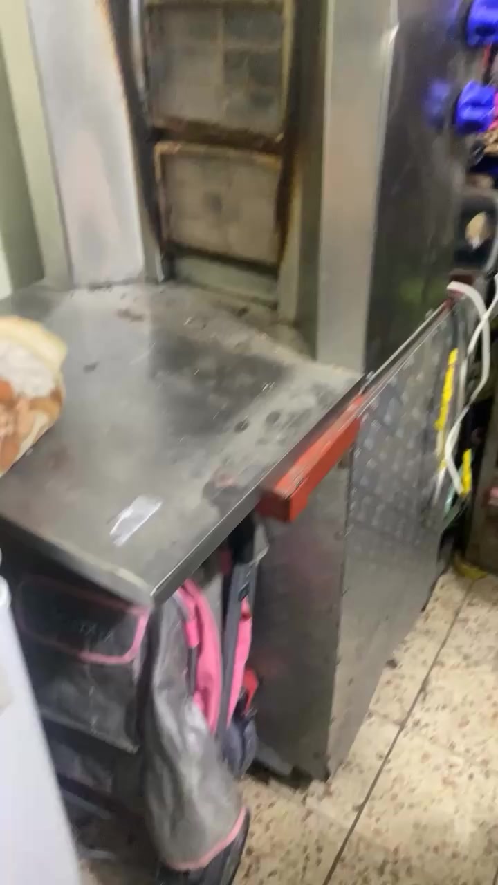 شواية كص شغل درجة أولى نضيفة ٦ عيون كلهه شغالة مع ميز وشيش غذائي السعر ٢٥٠ مكاني مدينة الصدر الكيارة 
***********
