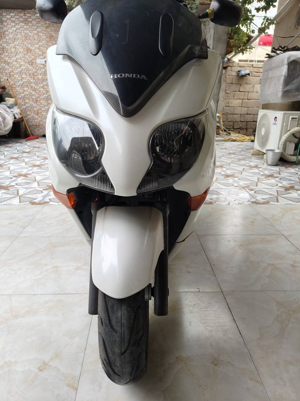 دراجة صفر عشرة  10/0 رمبة مكفولة كفالة عامة عمية ابلاد فول موصفات الون ابيض صدفي الدراجة احلة من صورة الايتات زنون مسجل اواكس بلاتوث تايرات جدد كلوب جنطة شلعة ومعدل فول وراق كاملة كمرك وسعر 13 وبية مجال مكاني العمارة ناحيت السلام الرقم ***********
