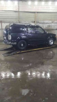 سياره للبيع فورت أمريكي إكس بلور كامله كل نواقص بس نقصها تبريد كالمله ...