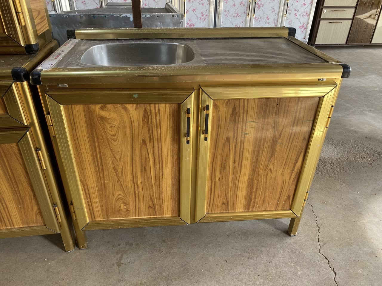 #للبيع كاونتر قياس مترتين وسنك متر
العنوان مغربه ب الشيشان الثانيه ب السايدين آخر ستداره مقابيل سواق الكعبي الاتصال على الرقم *********** يوجد خدمه توصيل 🚚
