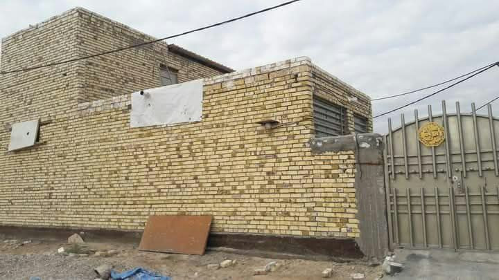 على بركة الله بيت مساحته340مكون من غرفتين وصاله واستقبال  ومطبخ وحمام داخلي وخارجي  العنوان  مجمع الشبلاوي الاول   للاستفسار ***********
