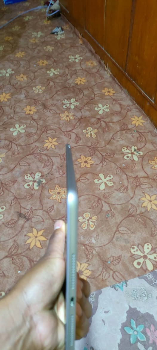 ايباد 9 نظافة 100% للبيع 
 * الجهاز: iPad 9 (جيل تاسع).
 * الحالة: نظيف جداً، بدون أي شخط أو تصليح.
 * الملحقات: كامل ملحقاته الأصلية وياه.
 * السعر: 275 ألف.
 * الموقع: الجزيرة.
للجادين فقط المراسلة أو  الصور؟


**إذا كنت صاحب هذا الإعلان وتريد حذفه لأي سبب، رجاءا أرسل رسالة إلى الدعم الفني**