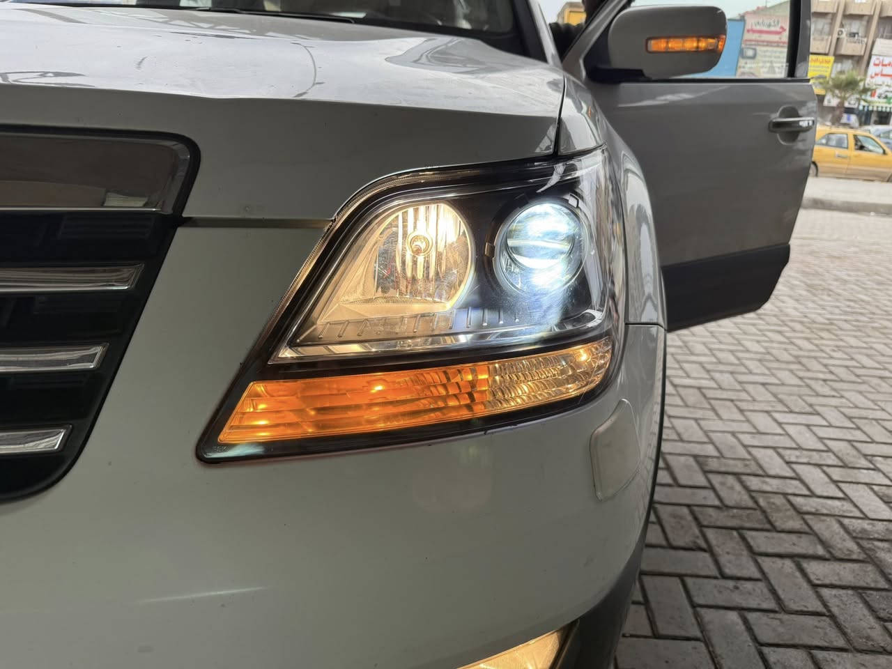 السلام عليكم تبديل جام لايت +عدسات ضمان لمدة سنه بالعدسات بسعر ٣٠٠ الف  (جام+عدسات) 
العنوان 
الفرع الأول / بغداد/ الطالبيه/ مجاور مجسّر ٨٣
*********** أحمد السعدي 
الفرع الثاني /ديالى/ جديده الشط/ مجاور مطعم سامان السياحي 
*********** مصطفى السعدي
