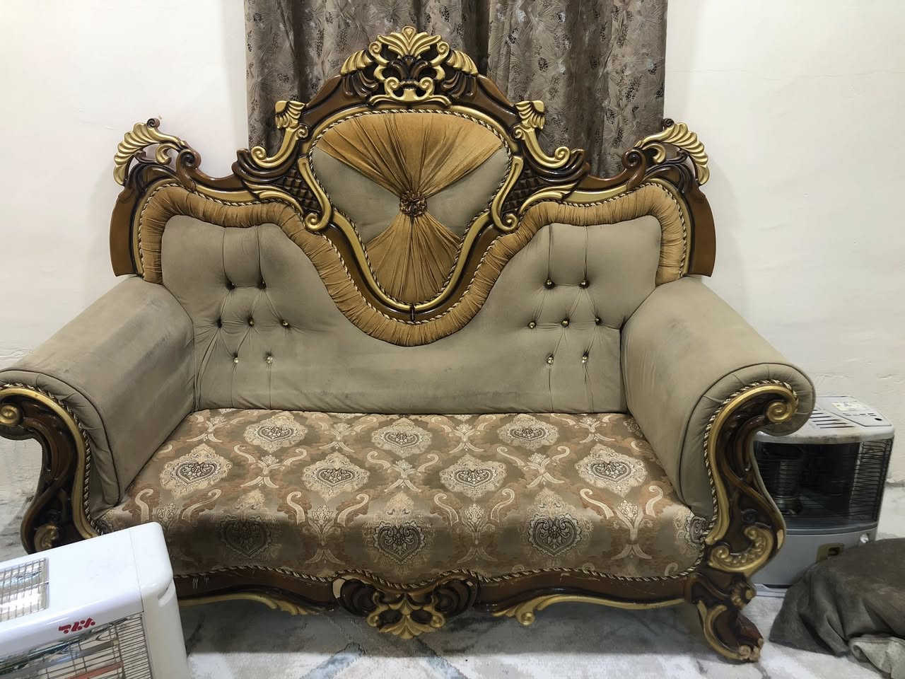 تخم للبيع عدد كراسي 2 وعدد كرويتة 3ب ٥٠٠ وبي مجال للاستفسار الاتصال على هذا الرقم ***********
