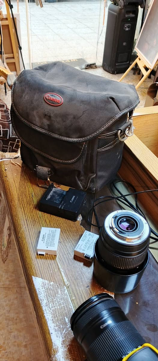 📸 للبيع: بكج تصوير متكامل - Canon 700D نظافة ممتازة
لعشاق التصوير والراغبين بدخول عالم الفوتوغراف بـ "عدة" كاملة وما تحتاج تشري شي وراها، متوفرة الآن كاميرا Canon 700D مع كامل ملحقاتها الأساسية والاحترافية.
✅ المواصفات والملحقات:
• الجسم (Body): كانون 700D المعروفة بدقتها وسهولة استخدامها.
• العدسة الأولى: 18-135mm (عدسة شاملة لكل شيء، من القريب للبعيد، فوكس سريع وعزل رهيب).
• العدسة الثانية: 70-300mm (للتصوير البعيد ولقطات الزووم الاحترافية).
• الطاقة: شاحنة أصلية + عدد 2 بطارية (حتى لا يوكف شغلك بنص التصوير).
• الحماية: حقيبة (جنطة) صغيرة مخصصة للكاميرا.
🚚 التوصيل والمتوفر:
📍 أماكن التواجد: بغداد (التاجي / سبع البور).
📦 التوصيل: متوفر داخل مناطق بغداد المذكورة.
💰 السعر والتفاصيل:
للاستفسار عن السعر وبقية التفاصيل، يرجى التواصل عبر:
📥 الرسائل الخاصة (Direct Message)
📞 أو الاتصال مباشرة على الرقم: [***********]
#Canon #700D #تصوير #كاميرات #بغداد #بيع_وشراء #سبع_البور #التاجي

