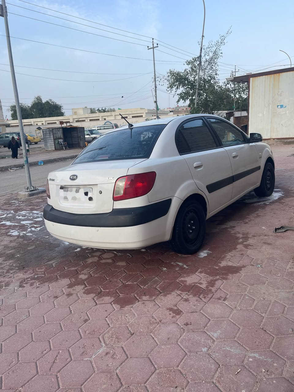 السلام عليكم كيا ريو مديل2010 السياره مكينه 1600 تبريد حداده مكينه كير كله كفاله السياره غرفته طك كارتون بيه ارقام اصليه بدون سنويه السياره جديد كلش المكان البصره ***********
