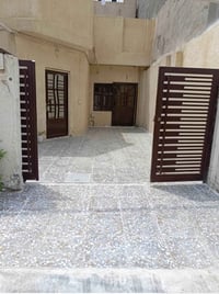 دار للبيع/ الغزالية/شارع مدير الأمن/خلف حدائق الزيتون/بناء تسعينات(نظي...
