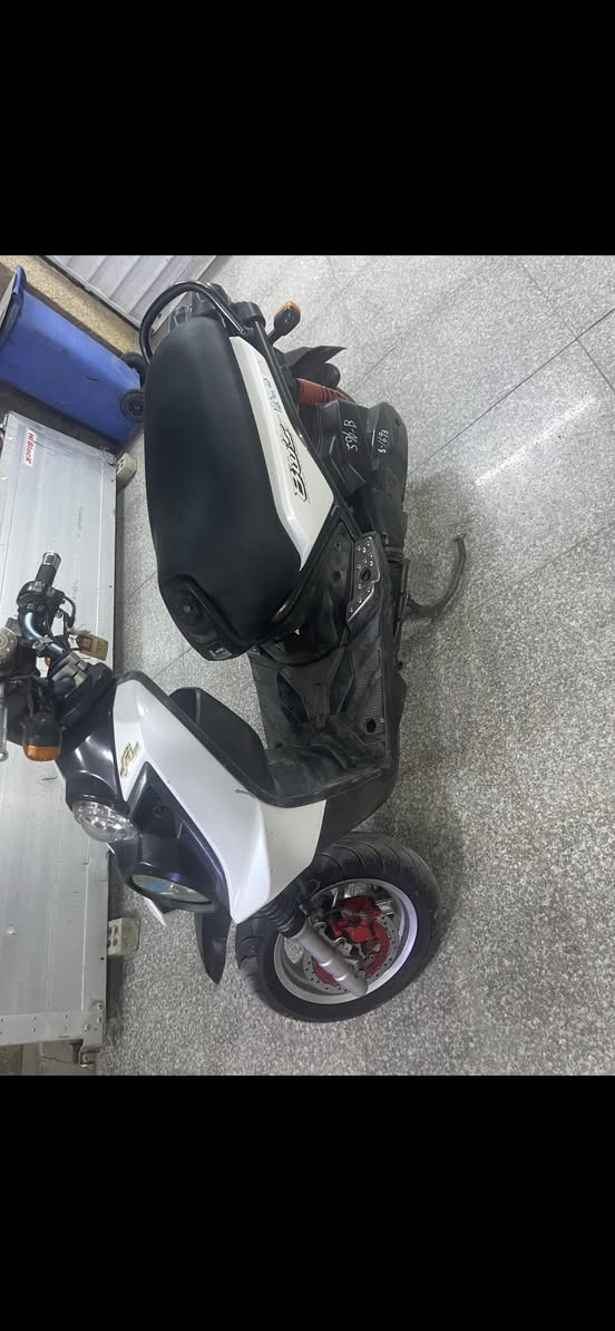 سلام عليك للبيع سكنس جبلي مكفوله كفاله عامه برغي مامفتوح بيه قبل سته اشهر نزلته من رمبه سعر 1100وبيه مجال للشرايه امكان شعب قرب محطه عشق بغداد الاتصال ***********
