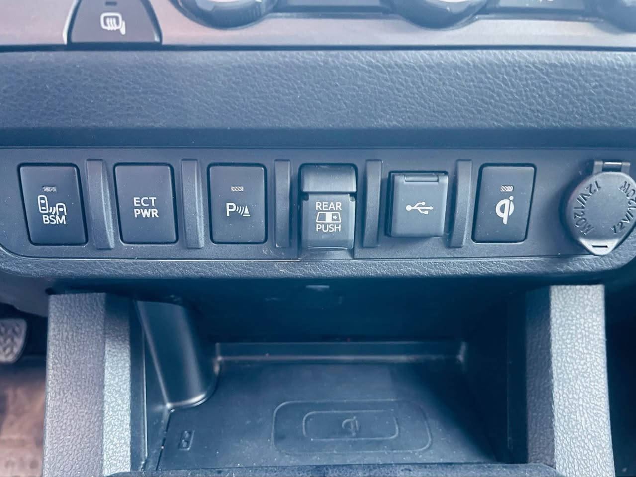 تاكوما TRD
فول فول موصفات ضرر سياره جملغين امامي 
يرباك رجع سيستم
سياره لوك نضافه 100%
موصفات/بصمه/كشن هيتر /كامره 360 /سكف سلايت/ بعد اهواي موصفات 
شراي يتصل/*********** كركوك, العراق
