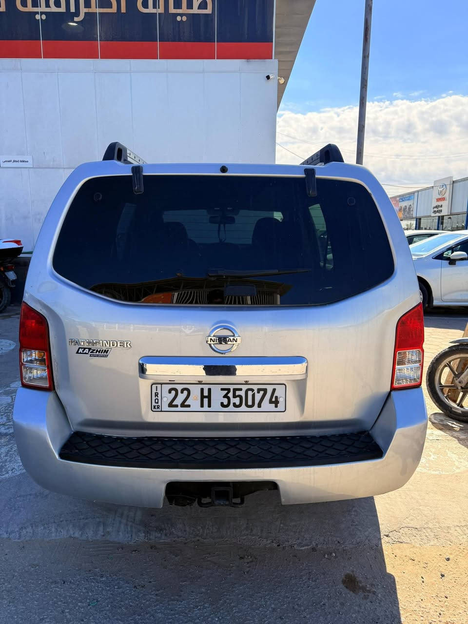 السلام عليكم 
نيسان بايفندر 2012وارد امريكي اصل 
رقم اربيل باسمي كير محرك خير من الله كهربائيات كله شغاله تبريد تدفىه شغال 
105بيه مجال مكاني نجف 
***********
