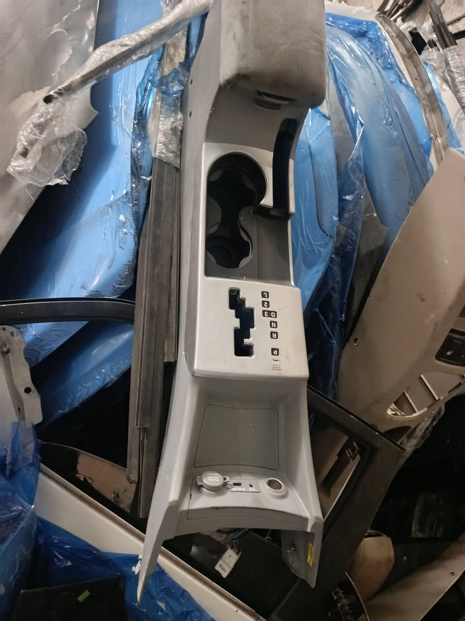 غراض سيراتو تفصيخ حاويه من موديل ٩ الى ١٣ والنترا من ٧الى ١١ يوجد توصيل جميع المحافظات 5000الف الاستفساررًالاتصال عل الرقم *********** الحجز واتساب أو خاص مصطفى موسى
