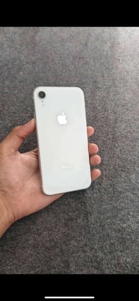 ايفون xr ذاكره ٦٤ جهاز نضيف ممفتوح البطاريه ٧٨ بي مشكله وحده بصمه الوج...