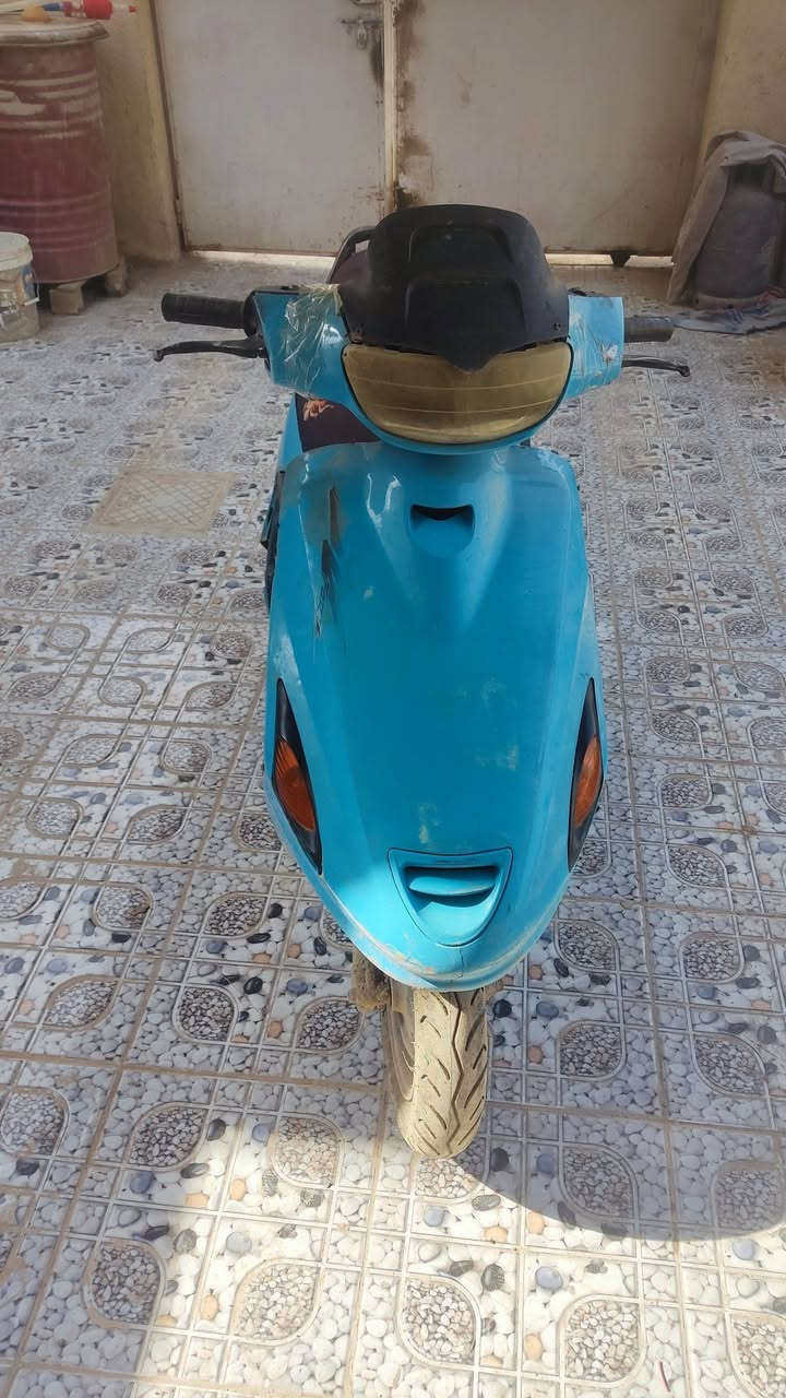 دراجه فراشه مفتوحه شغاله سلف هندر كهربائيات ماعدا الدبلات الاماميه واكفه 300 وبيها مجال قليل حك الجيه *********** حله شارع 80 مال كربلاء
