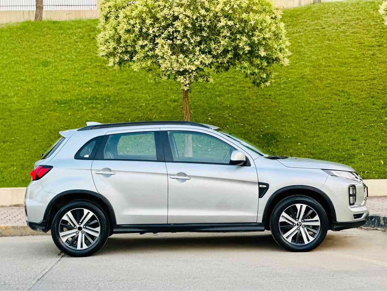 Mitsubishi outlander 2024 ASX 📦

ئاوتلاندەر ٢٠٢٤ مواسەفات خلیجی سفری ئێرە 
سەیارەکە سینی و ئەمریکی و مستەعمەل نییە 
بە سفری لێرە دەر کراوە و تەنها ٢١ هەزار کیلۆمەتر ڕۆشتووە .
سەنەوی تازەیە گێڕ و مەکینە و هەموو شتێکی بە شەرت 
سەیارەکە بێ بۆیاخ و بێ ساردە 

مواسەفات : 
شاشە 
کامێرا 
تراکشن کۆنترۆڵ 
پارک سێنسەر 
گێڕی تۆماتیک و سپۆرت و L 
جام کارەبا 
ئاوێنە کارەبا 
پێشو دوای لید و زینۆنە 
تەحەکومی سوکان و تەحدید سورعە 
زۆر مواسەفاتی تر 

سەیارەکە سعری خوار بازاڕە 
سعر : 158$ و معامەلەیەکی کەم 

📞 *********** السليمانية, العراق
