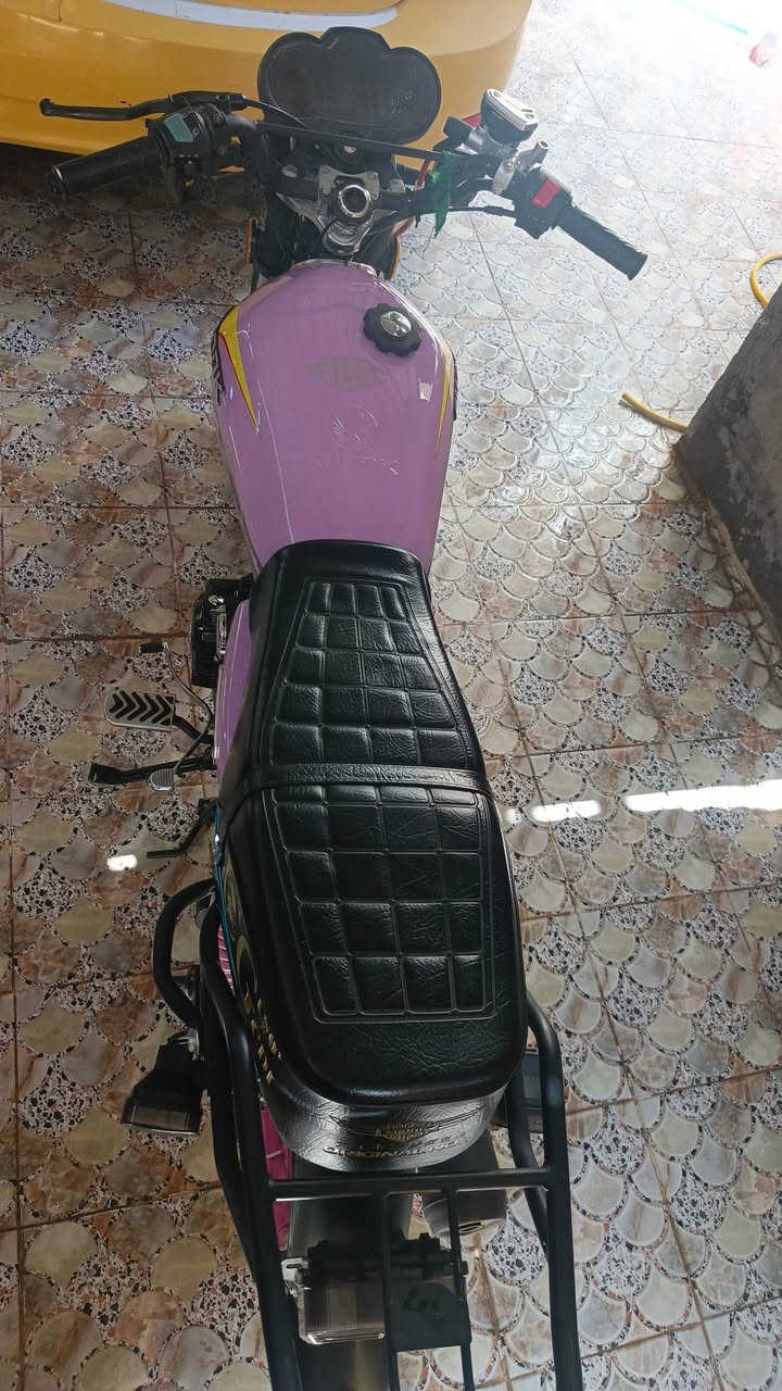 السلام عليكم لبيع درجة سيفان موديل ٢٥درجه جديدة ما نقصه اي شي كفاله عامه صاره شهر من طالع من وكيل مكاني حله شارع ٨٠سعر800وبيه مجال ***********
