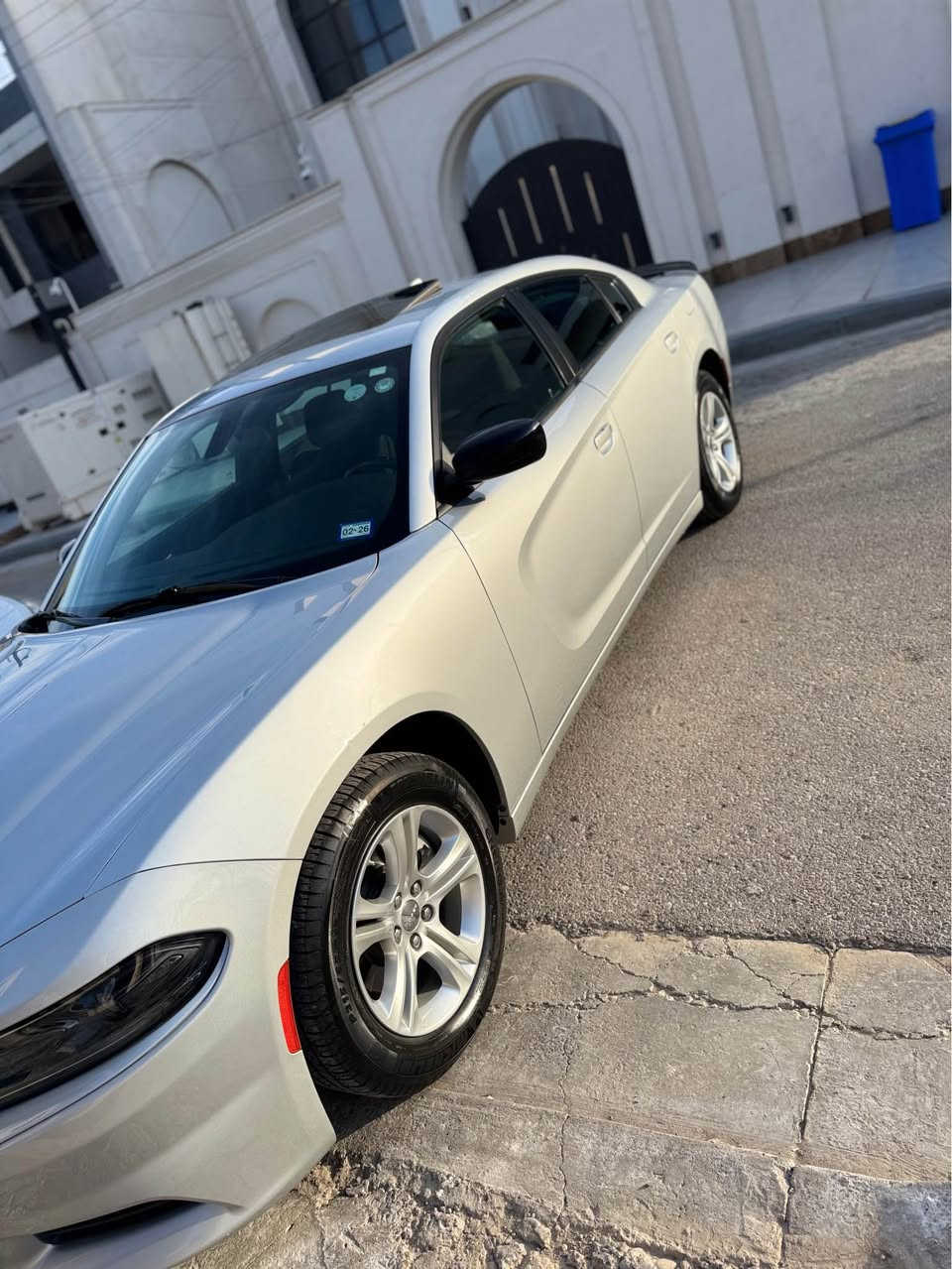 جارجر sxt لاست كول موديل 2023 
وارد امريكي رقم اربيل 
مواصفاتها 
سلايد 
شاشة جبيرة وكامرة وحساسات 
كشن كهرباء كشن حضن
تحكمات ستيرن
بصمة ودخول ذكي وتشغيل عن بعد 
لايت زينون بلادي 
حادثها جاملغ خلفي وباب خلفي ايرباك بردة فقط باقي السيارة كفالة 
السعر 250 ورقة بيها مجال بسيط 
للاستفسار 
***********
حي العدل بغداد, العراق
