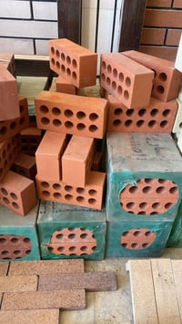 نوفر لكم ✨✨✨✨✨ جف قيم وحجر الواجهات والديكورات والشوايات  يقدم لكم بار...