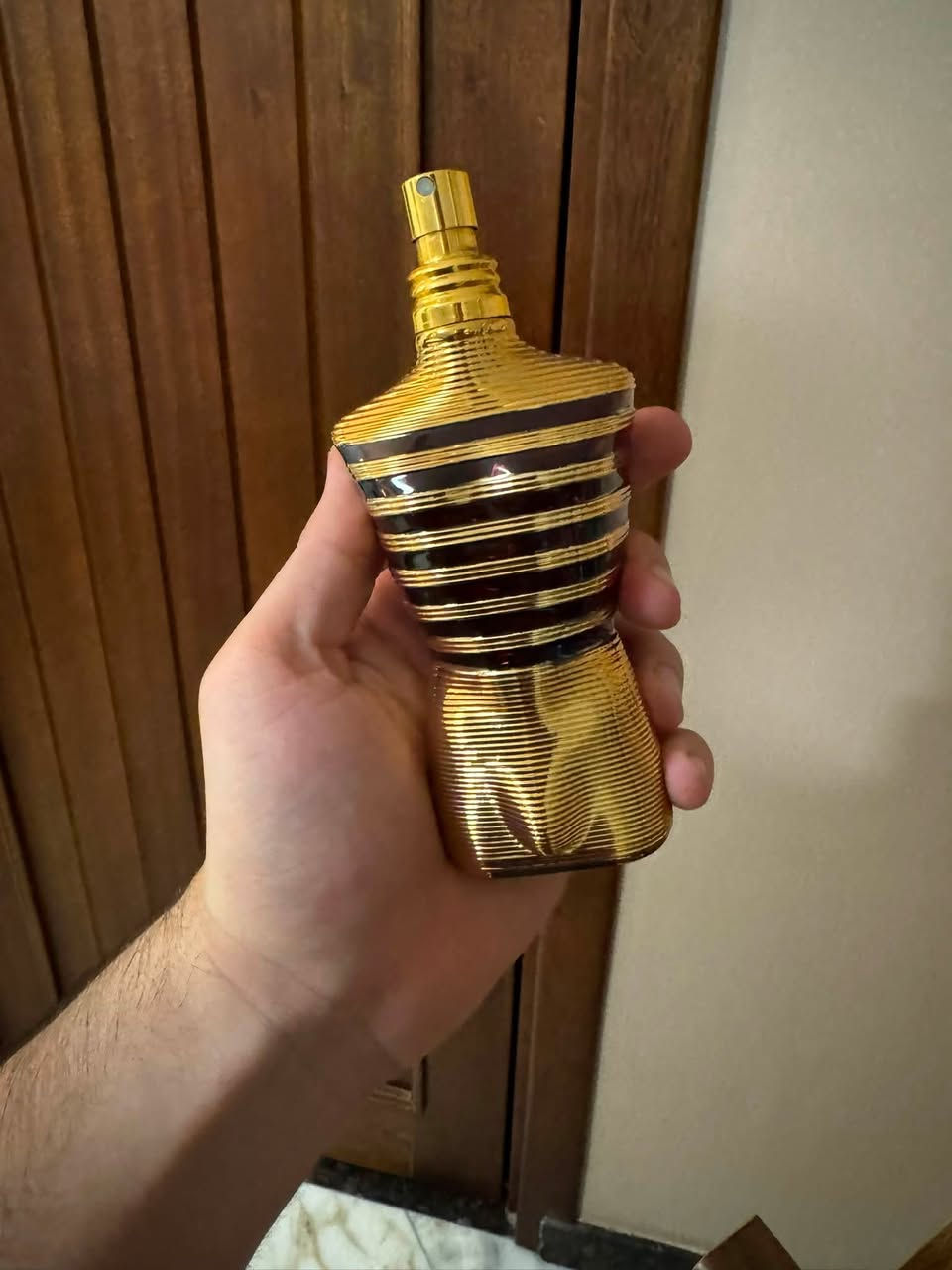 مجموعه عطور مختاره للبيع اصدارت قديمه ***********
