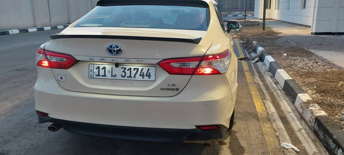 🚗 تويوتا كامري 2020
📌 مسجّلة 2022 – تكسي دبي سابقاً
🎨 لون بيج راقي
🛣 ماشية 117.000 كم حقيقي
✅ السيارة نظيفة كلش
✅️حساس ظغط الاطارات 
✅ ما بيها أي عطل أو إشعار بلشاشه 
✅ صبغ عام بس علمود إزالة الملصقات مال تكسي 
⚙ المكينة + التبريد + البطارية ميّة بالميّة
🔁 كير أوتو 
🚗  مري أوتو 
🎮 أوضاع القيادة:
إيكو – سبورت – منوال
🪟 4 جام أوتو (دوسة وحدة ينزل ويصعد للنهاية)
✨ هاند بريك بصمة
✨ أوتو هولد
✨ بروجكترات عدسة (قيمتها 150$)
✨ داخلية حمرة
✨ رقم بغداد خصوص
📍 المكان: الكاظمية
💰 السعر: 1️⃣4️⃣8️⃣
تواصل ماسنجر او الاتصال 
📞 للتواصل: 0️⃣7️⃣8️⃣8️⃣7️⃣7️⃣0️⃣0️⃣0️⃣7️⃣8️⃣
*********** بغداد, العراق
