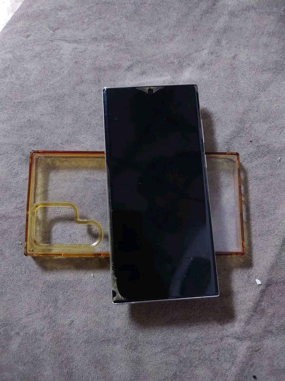 S22 ultra نضافه ٨٠ بالميه 
للبيع ب450 قفل محتاج واريد ابيعه
***********
