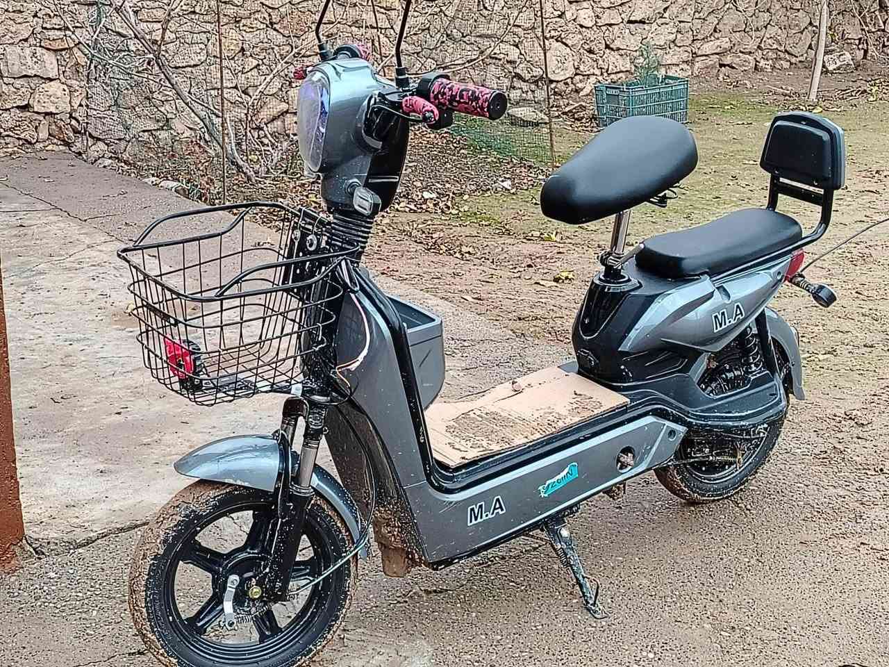 يوجد بايسكل شحن على وضع الشركة  حجم 14 هدية شاحنة وسويجات وبصمة تشغيل عن بعد السعر 275 وبي مجال بسيط الأتصال ***********
