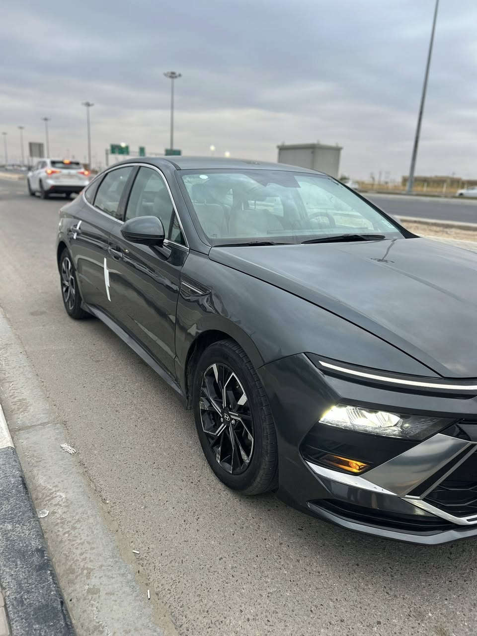 السلام عليكم
سوناتا 2025 
وارد امريكي لون مميز
محرك 2500
كتاب شهداء بصره  دخول جديد
ضرر بسيط واضح بلصور 
سياره جديده ومابيها اي نقص
السعر 189$ 
***********
