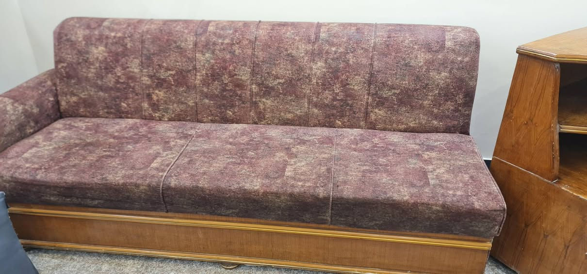 ديوان للبيع ١٢ مقعد مع كوميدي كورنر ...بغداد حي الاعلام
***********
السعر ٣٥٠ وبي مجال
