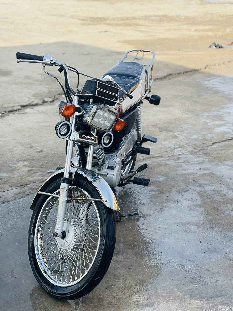 السلام عليكم دراجه البيع نوعيه تايكر موديل 20مفتوحه امبدل بيها فقط والفات أوراق مابيها مكفوله من كلشي نضافه كدام عينك محرك ونشاط خير من الله بيها إشاره الخلفيه مكسوره فقط وطعجه بتنتكي غيرهن كلشي مابي ستفسار ع الرقم ***********او ع الخاص سعر 350بي مجال حيل قليل مراوس اب اربعه كير فقط تعبان يرهم مو جديد مكاني قره تبه خمسه كير ماريد ورجاء المو شراي لا يتعبني ولا أتعبه اخوان ولا تكسر بالحلال العالم يجي يوم الناس تكسر بحلالك
