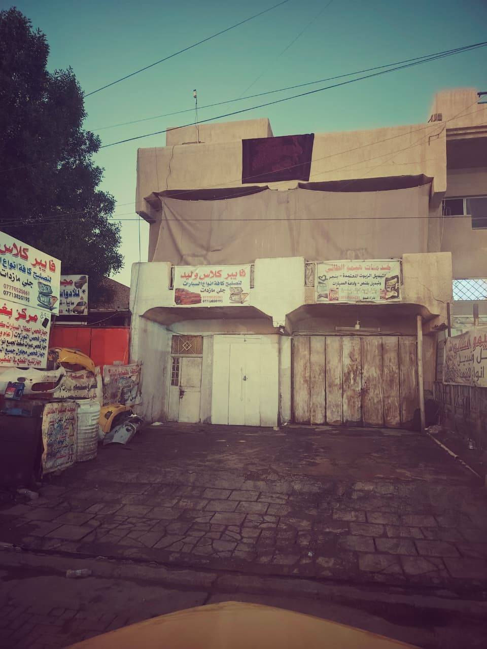 بناية تجارية للبيع
منطقة التعليم قرب تقاطع الربيعي ( المعالف)
المساحة 160 متر زنجيل وجهين
وجه على شارع تجاري سايدين 
و وجه على شارع خلفي
الواجهة 8 امتار في نزال 20 متر
تحتوي على محلين مع شقة امامية
وبيت ارضي خلفي مع شقة خلفية
مؤجرة حاليا بالكامل 
الوارد الحالي مليون وربع شهريا وقابل للزيادة
سند باسم شخص واحد
للاستفسار ***********
