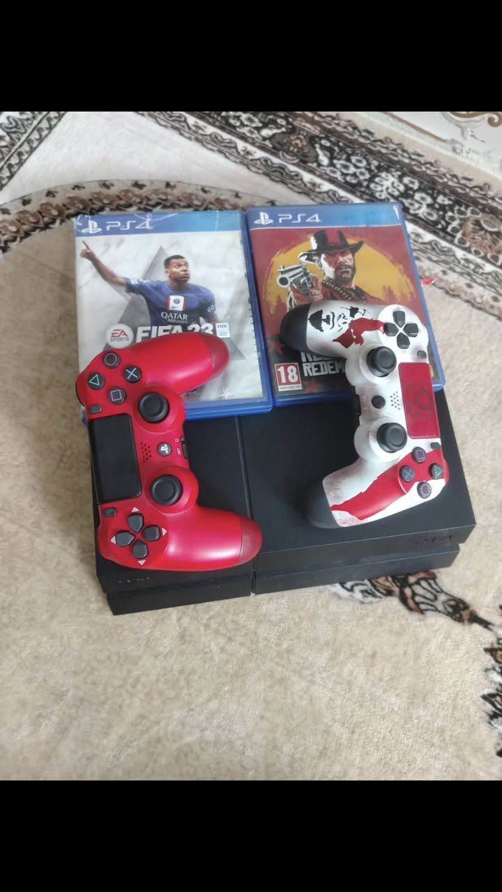 بلي 4 كامل ملحقات ذاكرة 500 وياة قرصين هدية ضمان شهر السعر 180 رقمي الواتساب ***********
