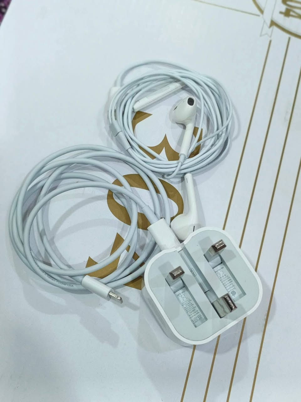 ملحقات آيفون اصليه عل فحص وضمان 

السعر 20الف مع توصيل مكاني بغداد رقم ***********
