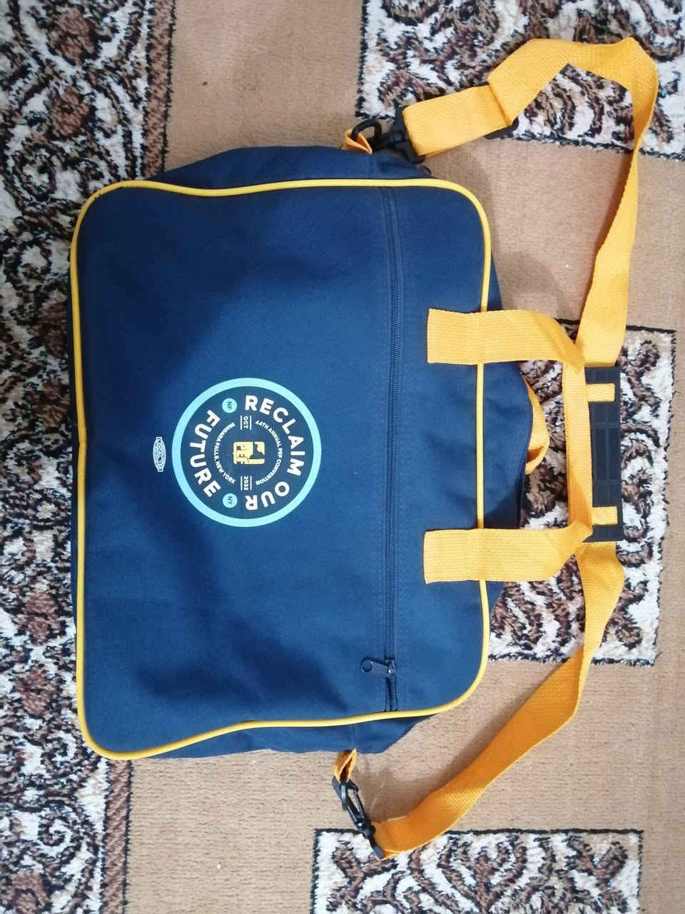 السلام عليكم
جنطه لابتوب باله غير مستخدمه
لسعر ١٠ألف نهائي
توصيل موجود
بغداد ٥ألف


**إذا كنت صاحب هذا الإعلان وتريد حذفه لأي سبب، رجاءا أرسل رسالة إلى الدعم الفني**