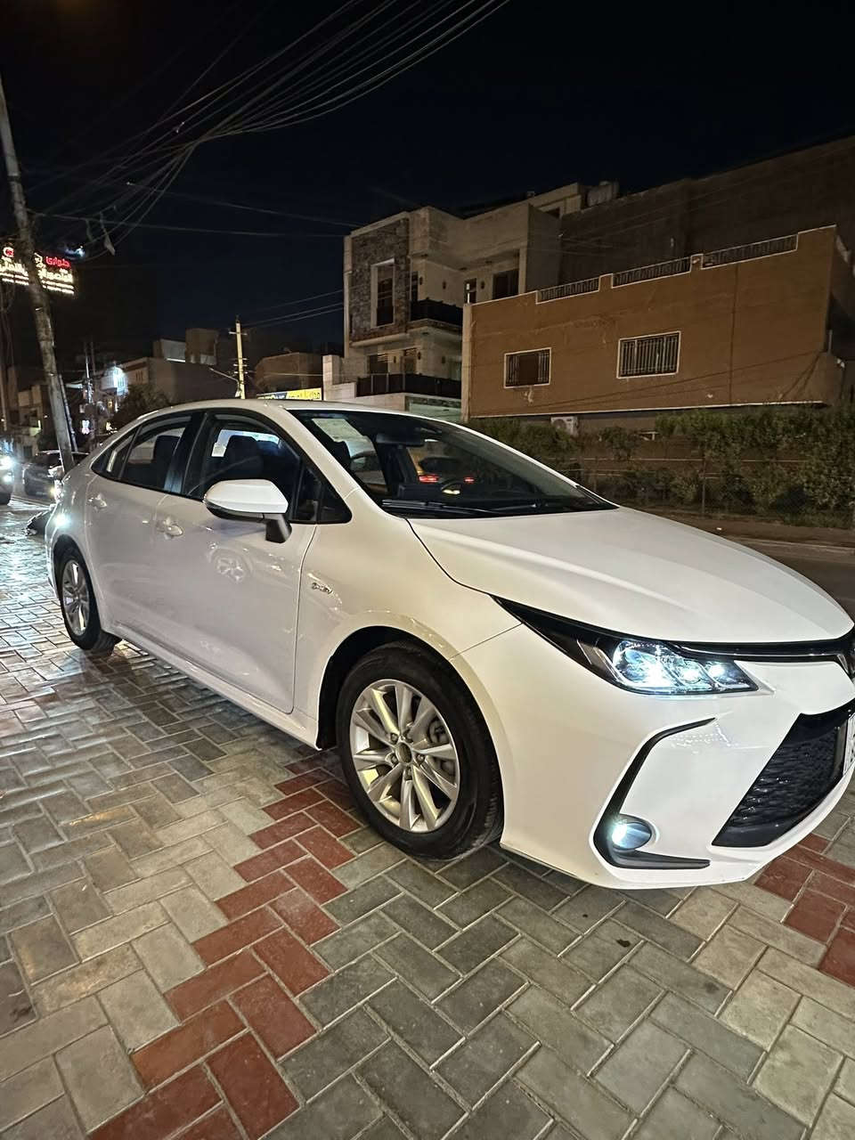 السلام عليكم
كورلا 2024 

الشكل الخليجي

هايبرد محرك 1800 

فول موصفات عدا الكرسي مو كهرباء

بصمه ودخول ذكي 
فتحه سقف
جلد اصلي 
ستيرن جلد
تبريد قطعتين
لايت لد زنون وبك لايت لد
هندبريك كهرباء
اوتو هولد
تحديد مسار ومانع تصادم 

السياره ماشيه 17 الف مكفوله 

السياره رقمه حلو مميز

السياره كباته بعده ممشدوده الكاعيته ممفتوحات 

مكان السياره بغداد المنصور

السعر 15500$

***********
