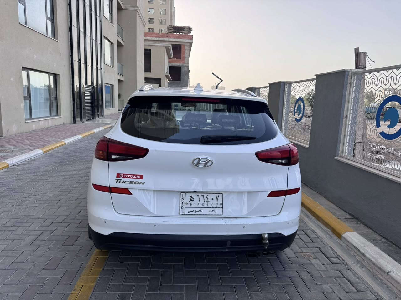 هونداي توسان خليجي 2019
فول عدا البانوراما 
بصمه
حساسات أماميه خلفيه
لايت متحرك
شحن وايرلس 
مري شفط
كشنات جلد 
وباقي المواصفات المعروفه
بيها صبغ مقدمه البنيد فقط اقل من ربع
بدون دواخل ولا ايرباك 
ملاحضه اخوان السياره عليها غرامه مليون ونص  تخصم من. قيمه السياره 
تحويل مباشر 
السعر 182
***********
بغداد حي الجهاد
