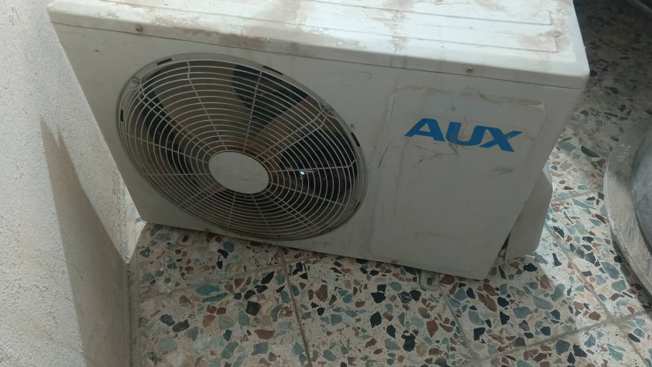 سبلت عدد ٢ كل واحد طن للبيع شغال وهم تجي وتفحص الوحد ب١٠٠ فقط بغداد الكريعات واتس ***********
